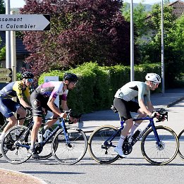 passage-a-virieu-le-grand-pour-tous-les-coureurs-photo-catherine-aulaz-1715514594